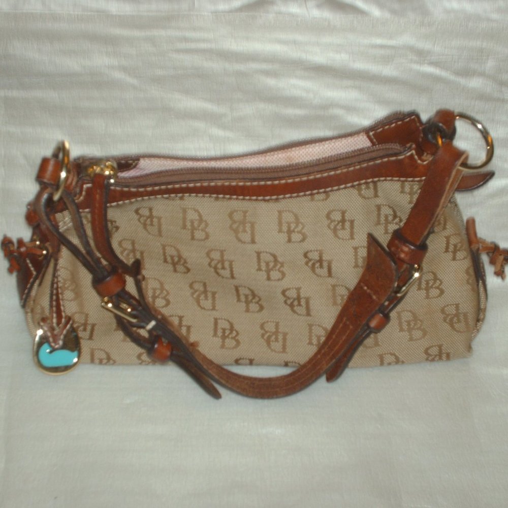 Lovely Dooney & Bourke purse - Picture 5 of 13